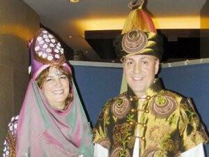 Büyükelçi Resepsiyona 'Muhteşem Yüzyıl’ Kıyafeti İle Katıldı