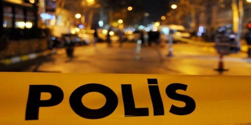 Yaralı eşini, ağlama sesini duyunca geri dönüp öldürmüş