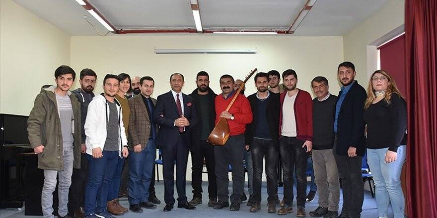 Aşık Veysel'in Bağlamasına Yoğun İlgi
