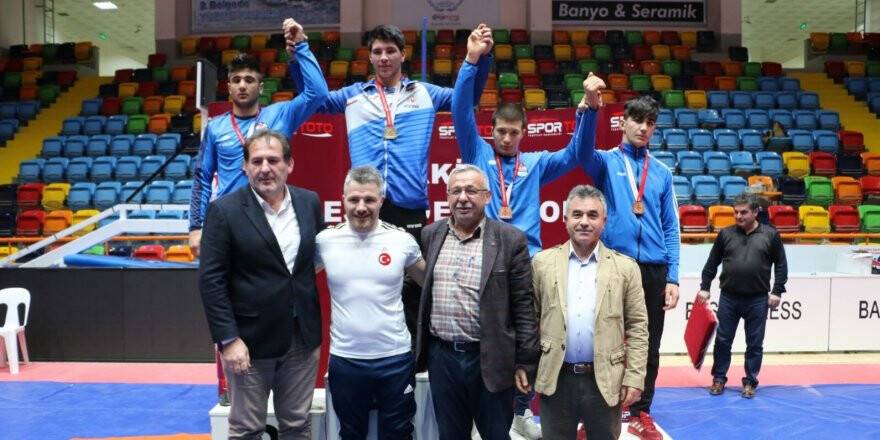 Güreş Şampiyonası Konya'da devam ediyor