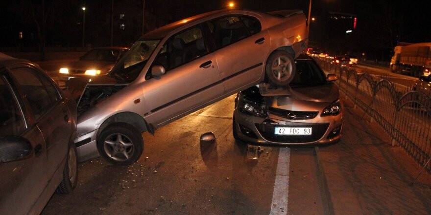 Konya'da Zincirleme Trafik Kazası: 2 Yaralı