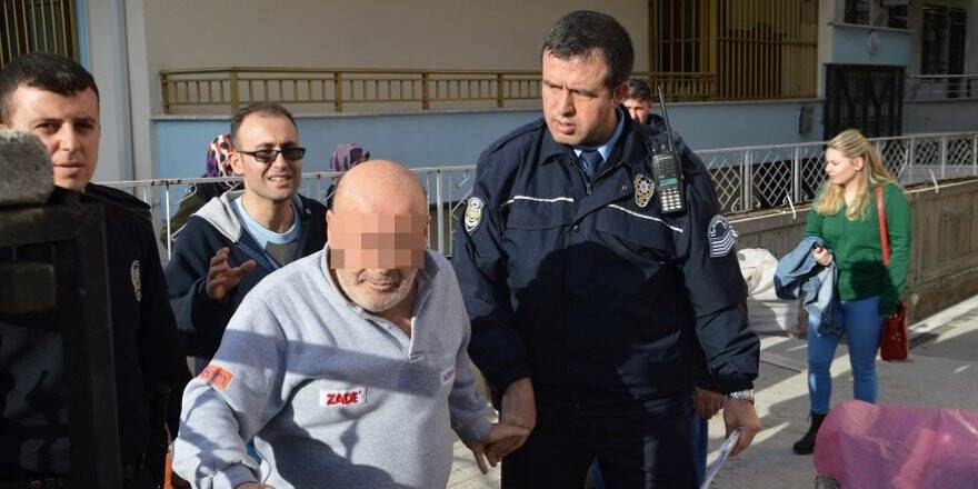 68 yaşındaki adam 40 yıllık karısını bıçakladı