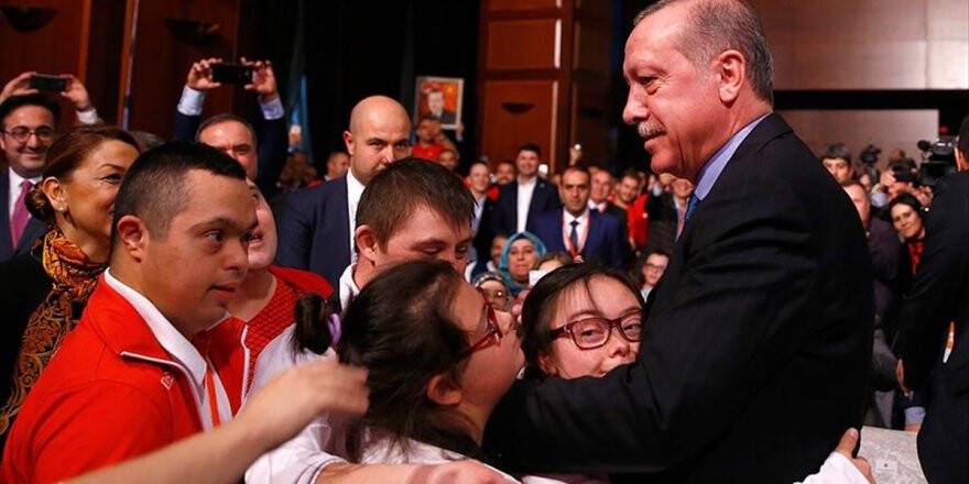 Erdoğan Ve Bak'a 'Özel' Davet