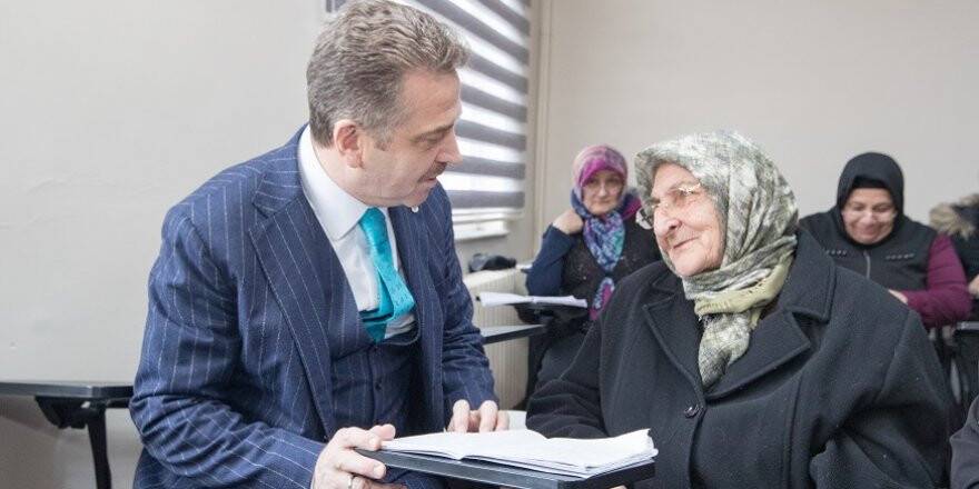 Nasırlaşmış elleri 77 yaşında kalem tuttu