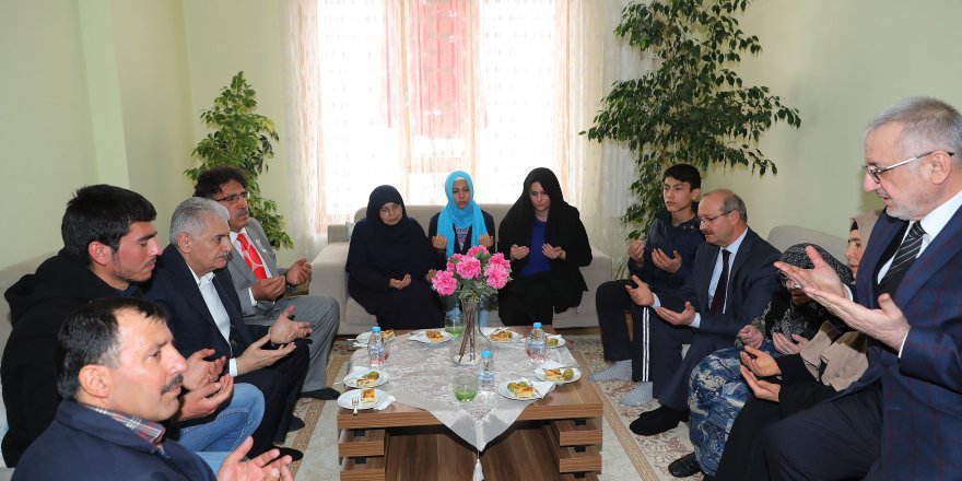 Başbakan Binali Yıldırım, şehit ailesini ziyaret etti