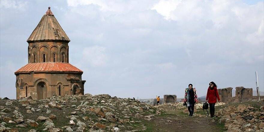 Turistlerin Gözdesi 'Ani' Her Mevsim Ayrı Güzel