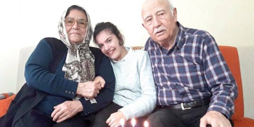 GÜZEL İREM İÇİN YAŞ PASTALI KUTLAMA