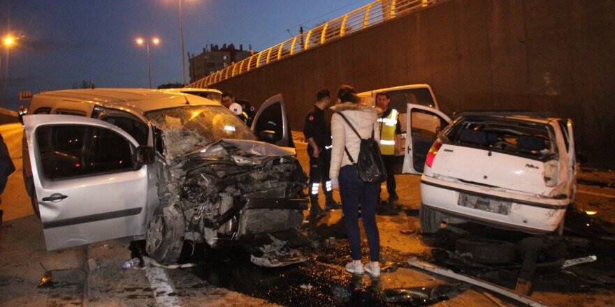 Konya’da zincirleme kaza: 3’ü polis 7 yaralı 