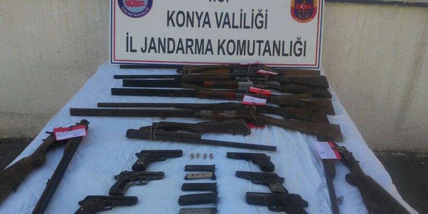 Jandarma ev aramasında 9 tüfek, 6 tabanca buldu