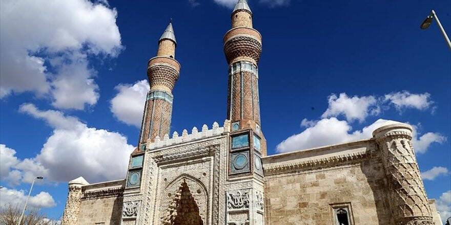 'Mavi Medrese'de Son Rötuşlar