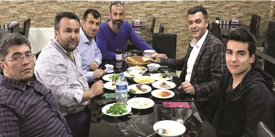 BAŞKAN YUNUS DEREBAĞ VE ARKADAŞLARI KÖFTECİ İBRAHİM USTA’DA