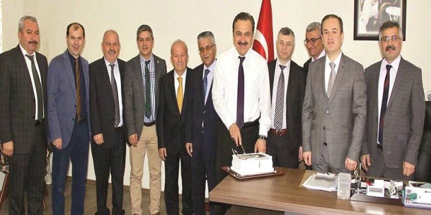 PERSONELİNDEN ÖMER ERSÖZ’E YAŞ PASTALI KUTLAMA