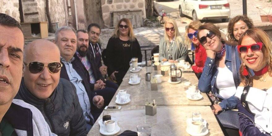 ÖĞRETİM ÜYELERİ VE HUKUKÇULAR TAŞHAN KAFE’DE