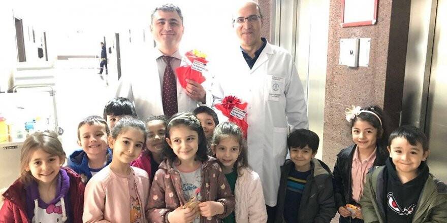 HARİKALAR DİYARININ MİNİK ÖĞRENCİLERİNDEN DOKTOR AMCALARINA ZİYARET
