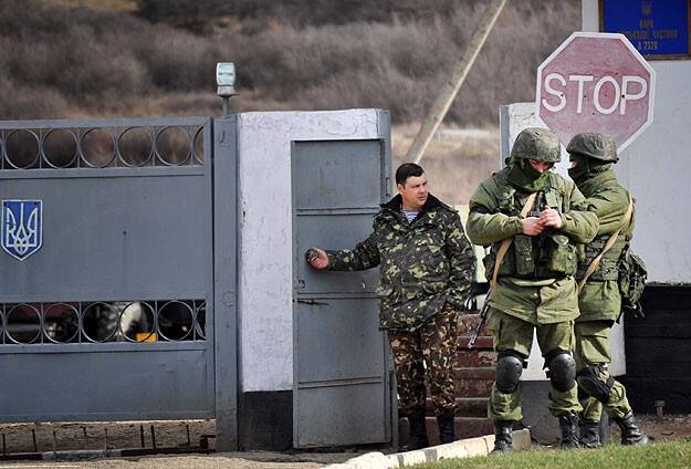 Kırım'da askeri hastane kuşatıldı