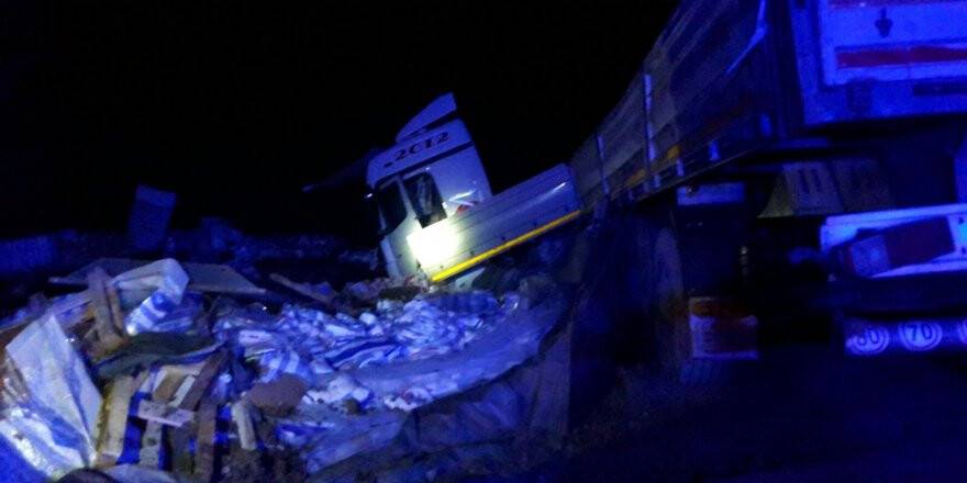 Kulu'da Şeker Yüklü Tır Devrildi : 1 Yaralı