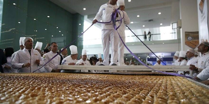 'Dünyanın En Büyük Baklavası' Başkentte Yapıldı