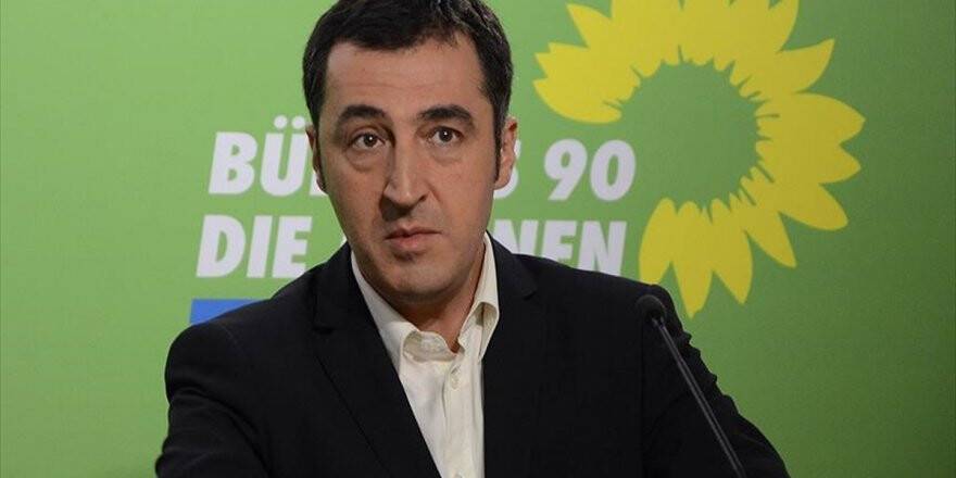 Ermenistan'dan Cem Özdemir'e Liyakat Nişanı