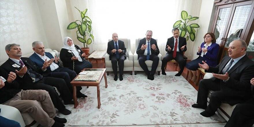 Başbakan Yıldırım'dan Şehit Ailesine Ziyaret