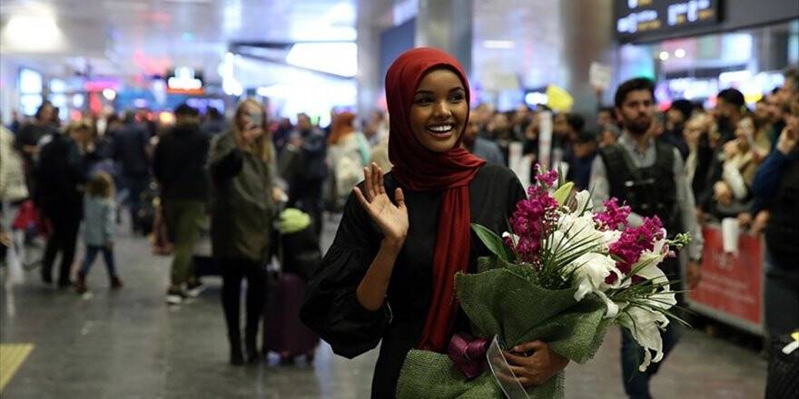 Tesettürlü Top Model Aden, Türkiye'ye Geldi