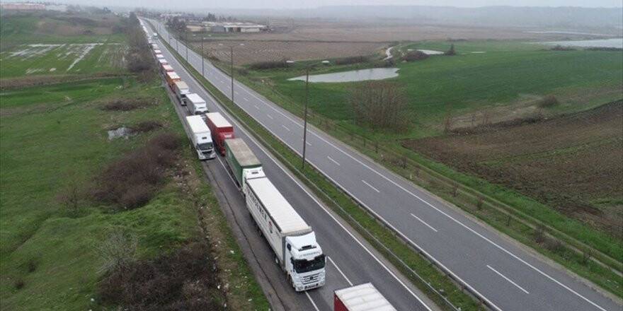 Avrupa'ya Açılan Sınır Kapılarında Kilometrelerce Tır Kuyruğu