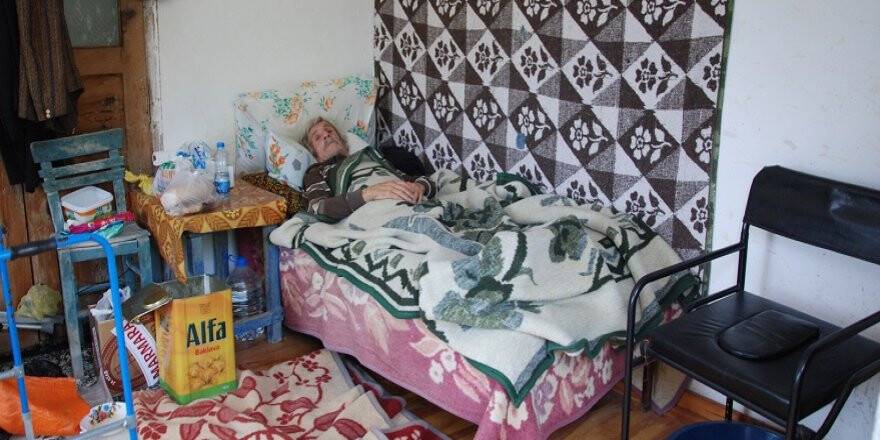 Elektriksiz susuz odada yaşam mücadelesi