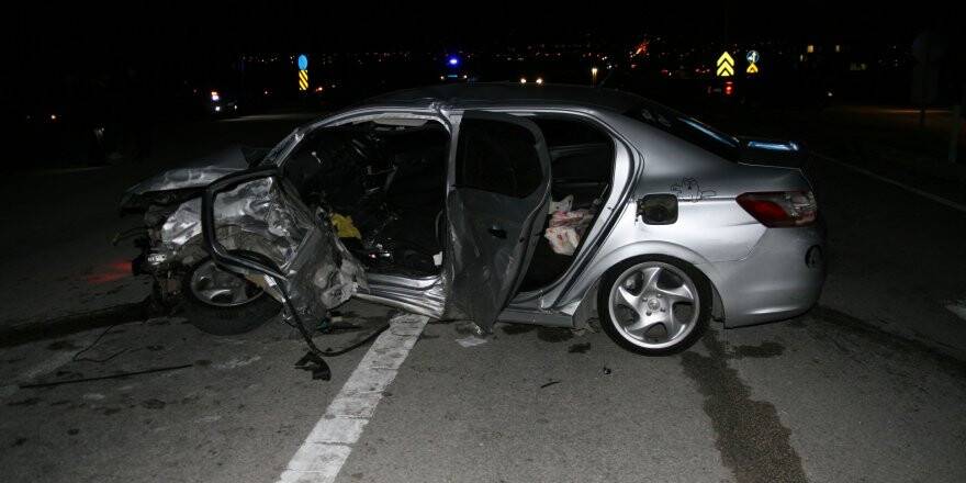 Konya'da iki otomobil çarpıştı: 1 ölü, 3 yaralı 