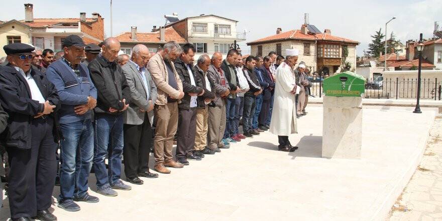 Türkan Annenin "Enes"i Toprağa Verildi