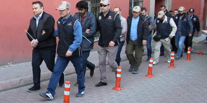 Nisanın İlk Yarısında 1034 Fetö Zanlısı Yakalandı