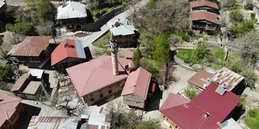 Bu Köy 'Orada Bir Köy Var Uzakta' Diyenleri Ağırlıyor