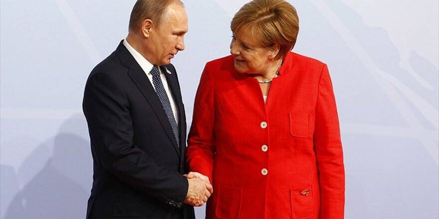 Putin Merkel İle Suriye’yi Görüştü