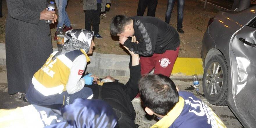9 yaşındaki çocuk yaralanan annesinin elini bir an olsun bırakmadı 