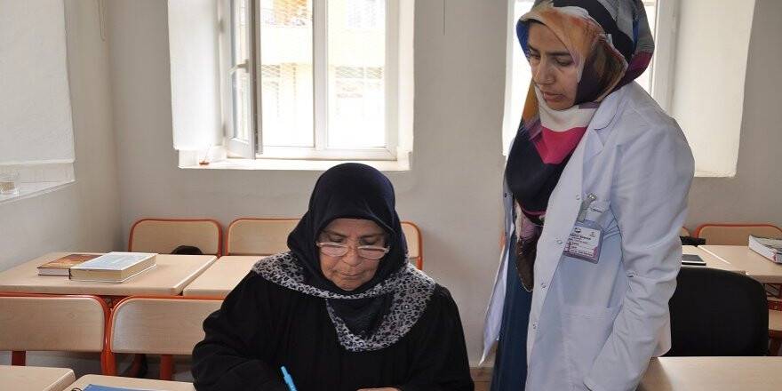 Suriyeli nine 6 çocuğu ve 21 torununu görmek için savaşın bitmesini bekliyor