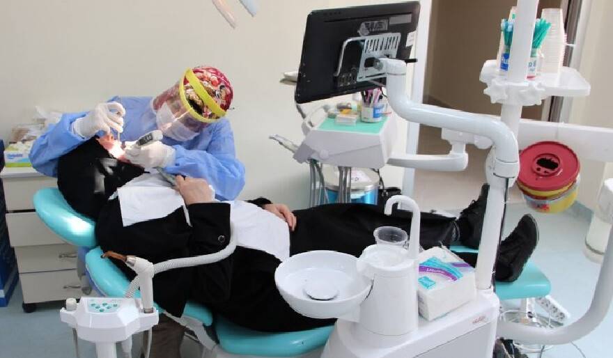 Menopoz Döneminde Diş Sağlığı Tehlikede