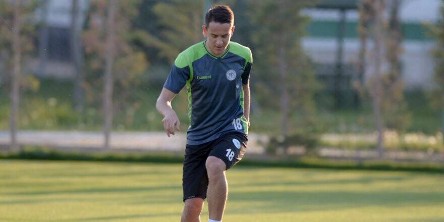 Amir, form tutmaya çalışıyor