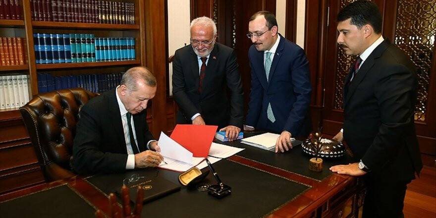 Cumhurbaşkanı Erdoğan Cumhurbaşkanı Adaylığı Muvafakatnamesini İmzaladı
