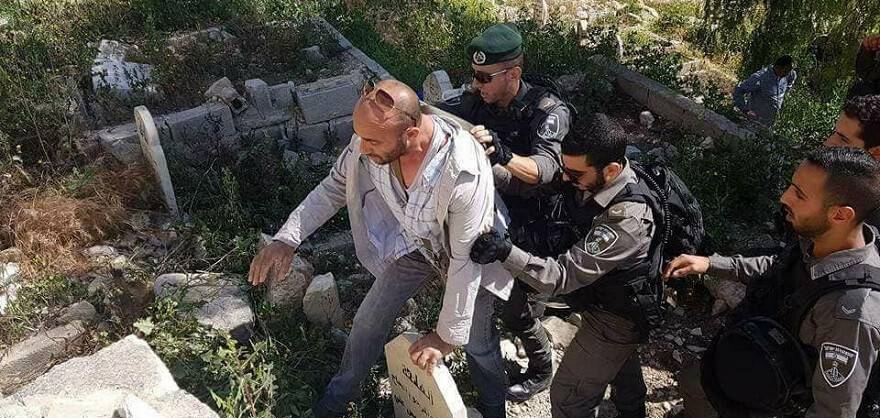 İsrail polisi tarihi Müslüman mezarlığına baskınlarını sürdürüyor