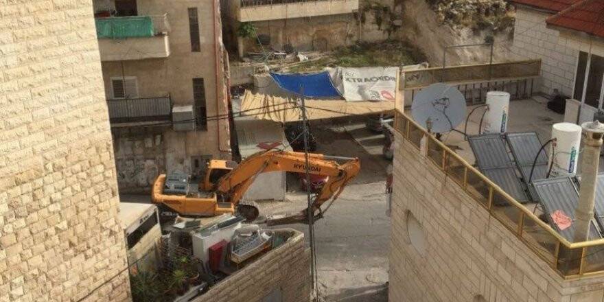 İsrail, Filistinli bir ailenin evini yıktı