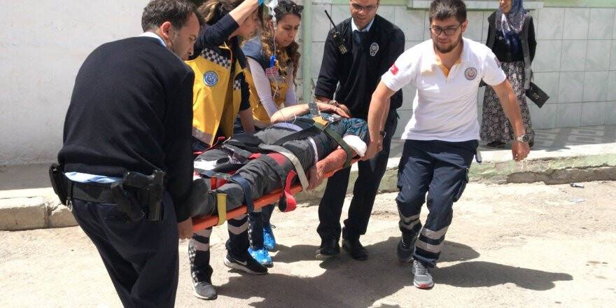 Tartıştığı annesini korumaya çalışan üvey babasını vurdu 