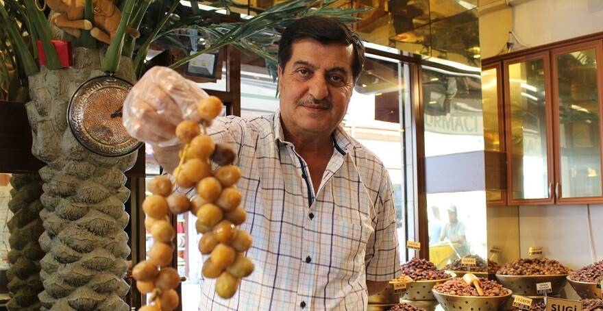 Çeşit çeşit hurmalar tezgahları süslüyor