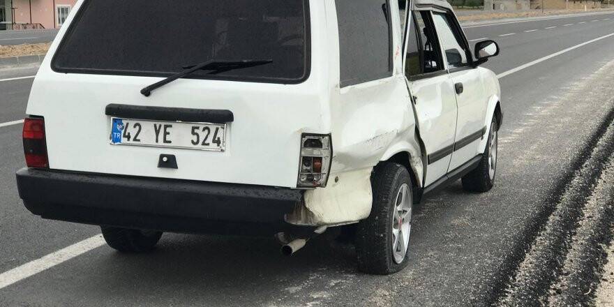 Lastiği patlayan otomobil, otomobile çarptı: 2 yaralı