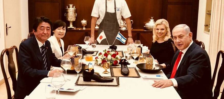 İsrail'in, Abe'ye "ayakkabılı tatlı" ayıbı