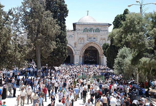 İsrail, Mescid-i Aksa'yı bastı