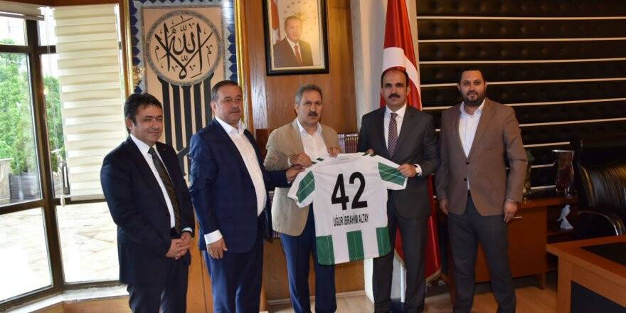 Konyaspor Yönetimi Başkan Altay’ı Ziyaret Etti