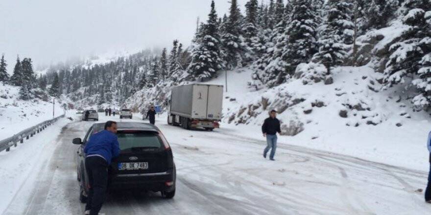 Alacabel'de trafiğe kar engeli