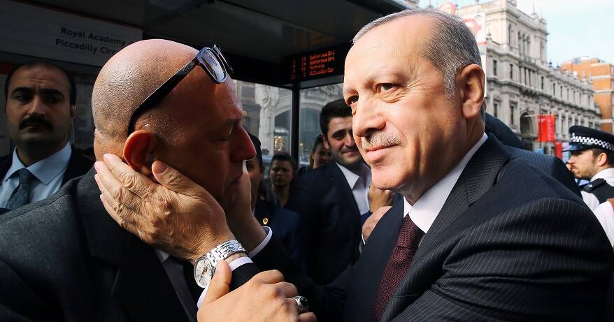 Mısırlı güvenlikçiden Erdoğan’a sevgi gösterisi
