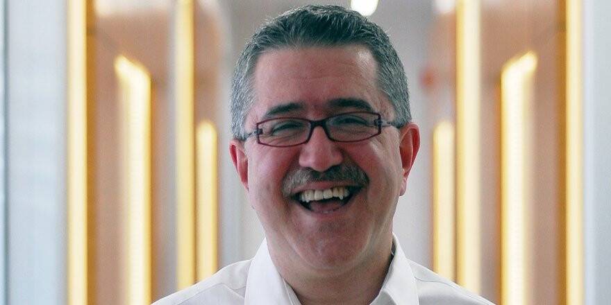 Gülüş tasarımında diş rengine dikkat