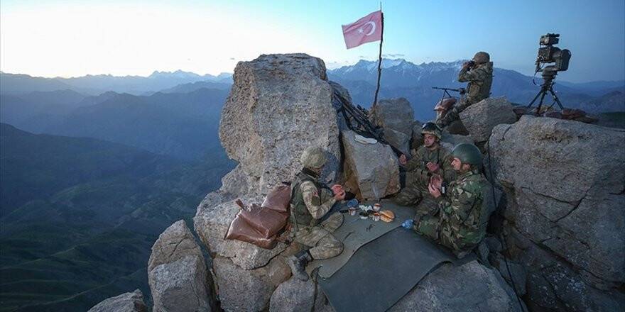 İlk İftarı Sınırdaki Mehmetçik Açtı