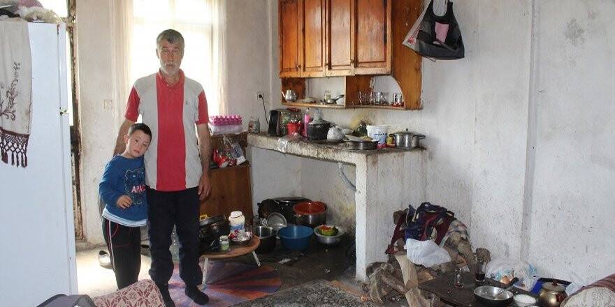 Çocuklarına bakmakta zorlanan baba cezaevindeki eşi için ev hapsi istedi