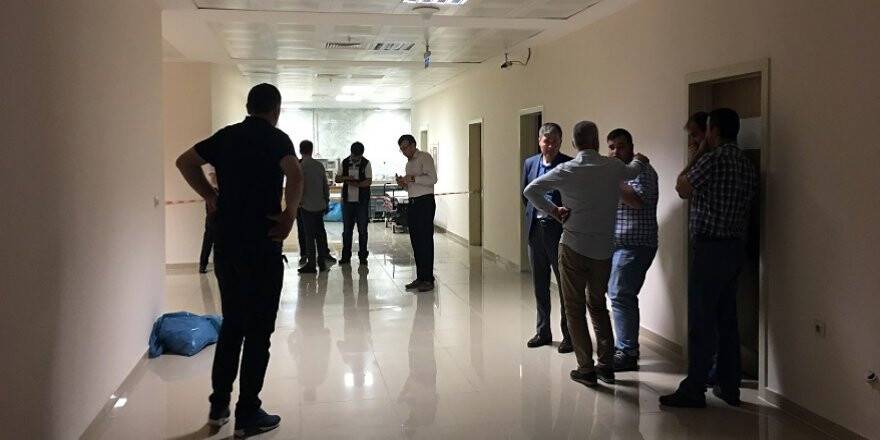 Hastanede ütü makinesine eşarbını kaptıran çalışan hayatını kaybetti